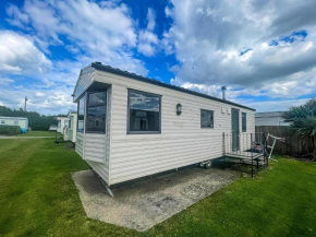 Brilliant 6 Berth Caravan Nearby Scratby Beach, Norfolk Ref 43081B